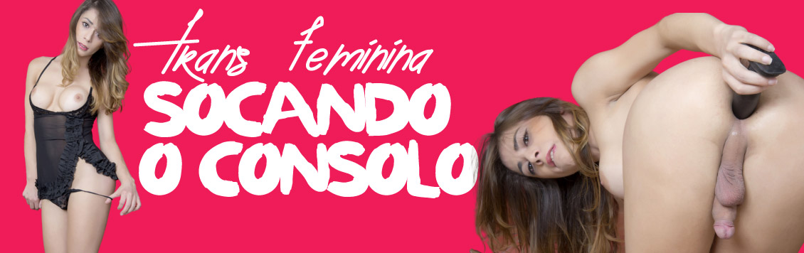 Trans feminina socando o consolo