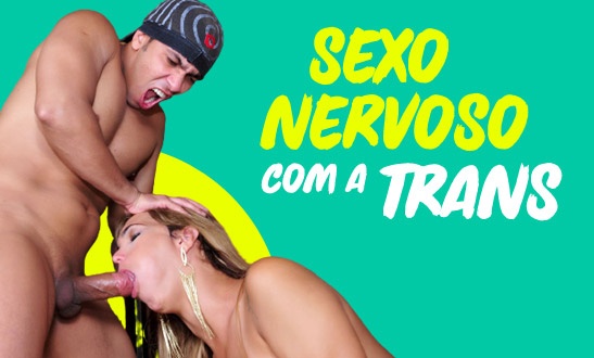 Sexo nervoso com a linda travesti