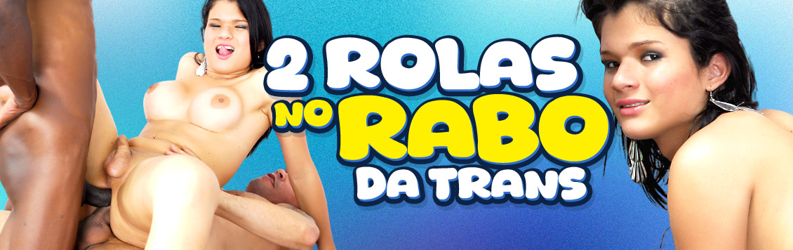 Duas rolas no rabo da trans em pleno carnaval